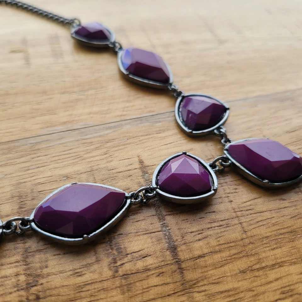 Collar colgante colgante geométrico colgante Y amatista púrpura facetado Foto 2 de 4