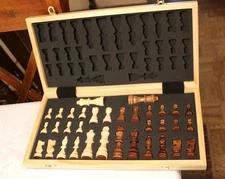 Staunton Hand Carved Wood Chess Set  2 3/4 Inch Kings with Board NEW OLD STOCK