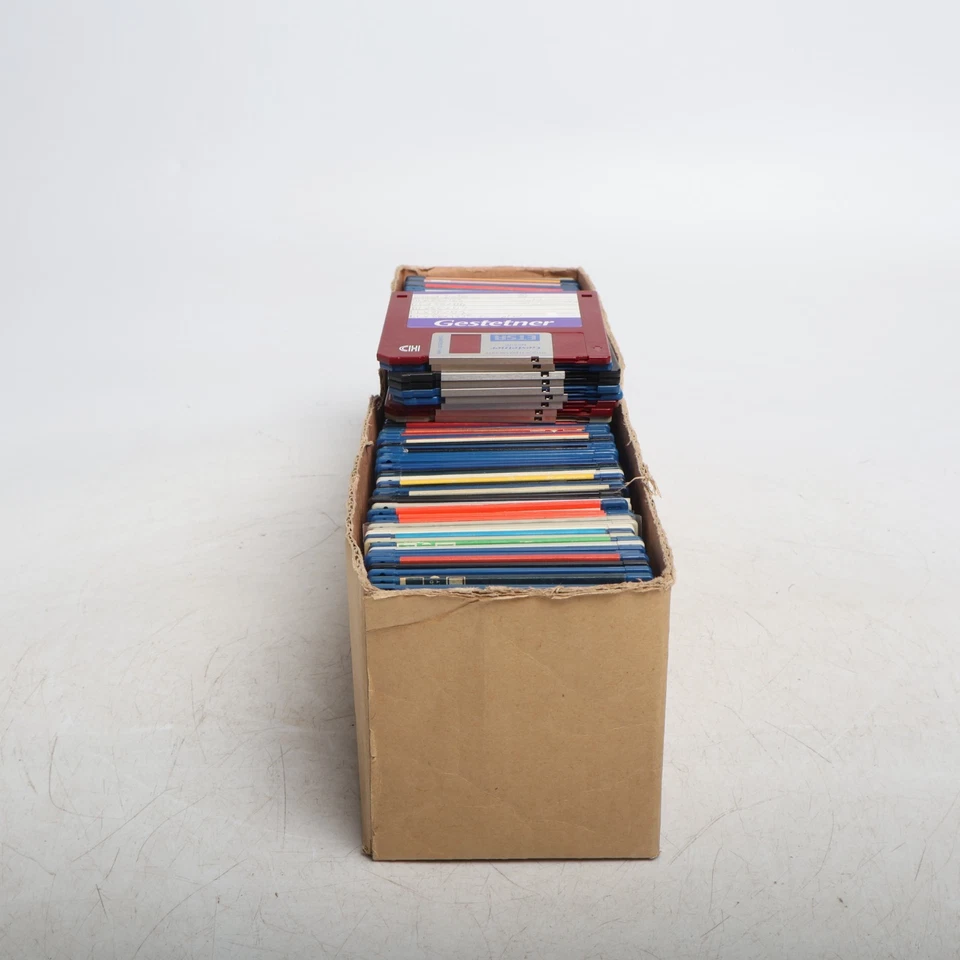 Lote de 100+ - Disquetes de 3,5" juegos/programas quizás algunos espacios en blanco Foto 2 de 4