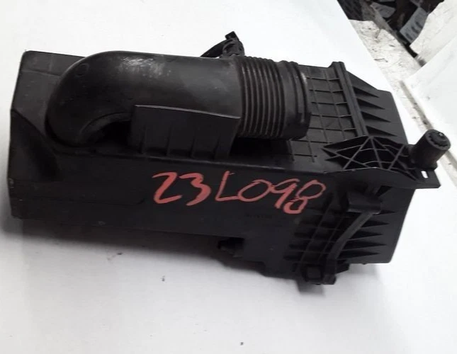 2011-2013 Ford Fiesta Air Cleaner Intake Filter Box Assembly OEM BE8Z-9600-A Foto 2 de 4