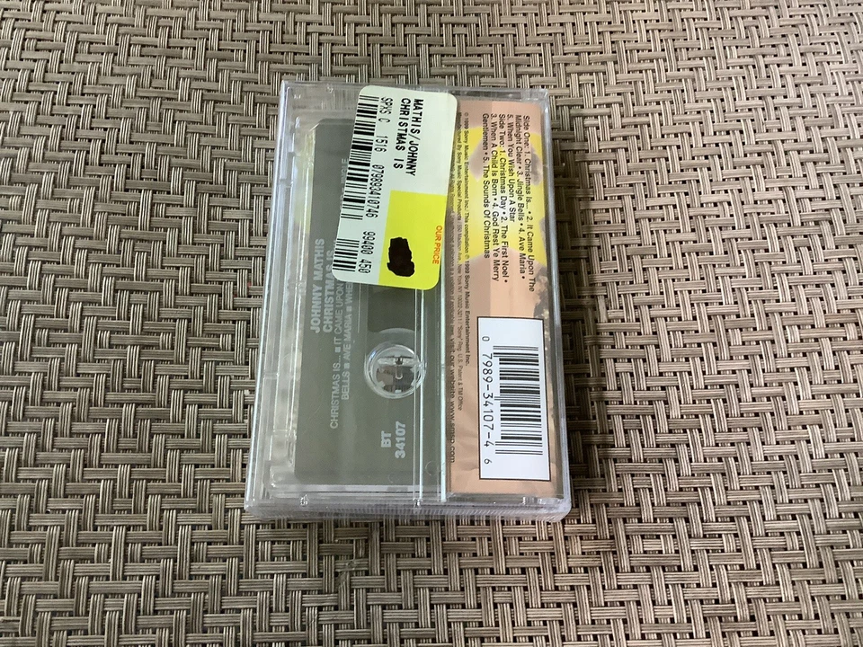 Johnny Mathis Christmas Is (Music Cassette) Sealed Foto 2 de 3