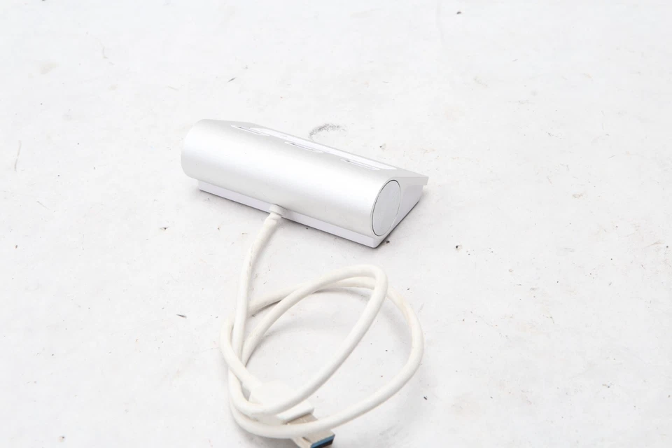 Sabrent Premium 3 Port Aluminum USB 3.0 Hub with Multi-in-1 Card Reader F31a - Image 4 of 4