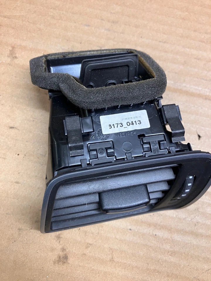 2009-2017 VOLKSWAGEN CC приборная панель левая со стороны водителя вентиляционная решетка P/N 3AB819701A - Изображение 3 из 3