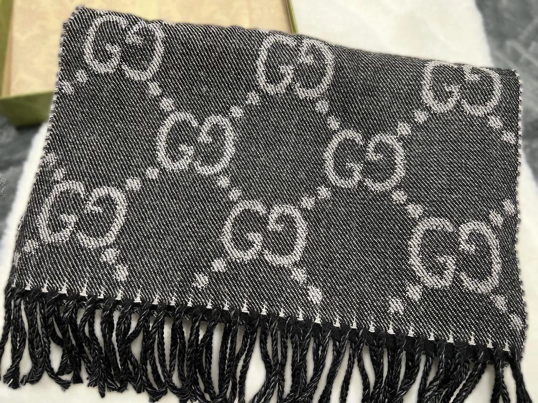 GUCCI GG foulard laine jacquard gland franges gris noir 13,4 x 76,4 pouces neuf