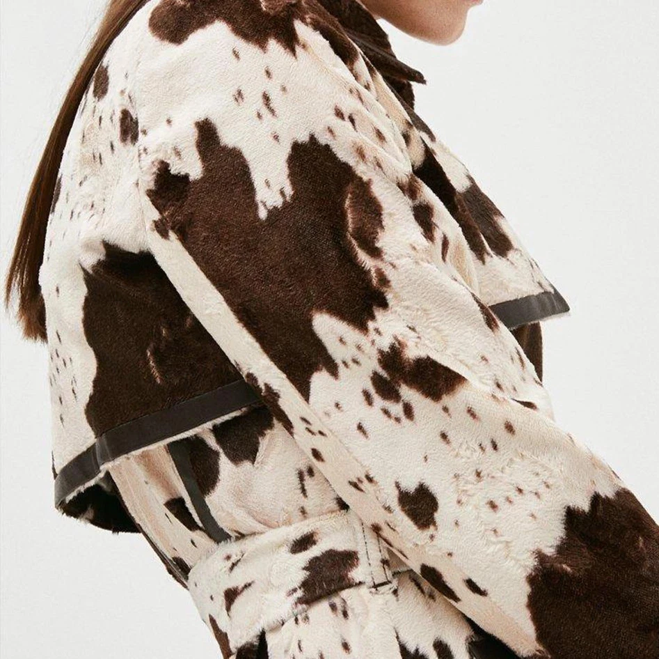 El mejor abrigo largo de cuero de vaca original para mujer con estampado de piel de vaca Prendas exteriores Abrigos de cuero Foto 4 de 4