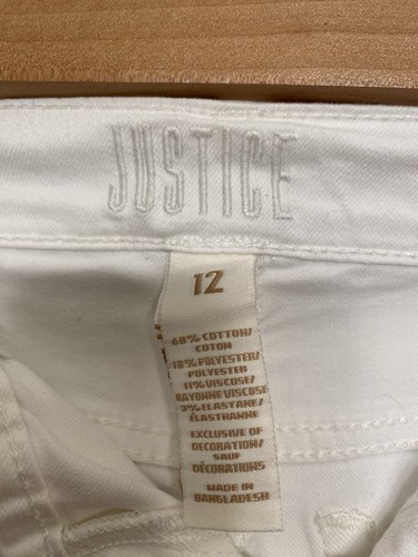 Justice:Girls white bermuda shorts,4 pockets,roll leg,belt loops. Size 12 - Picture 3 of 3