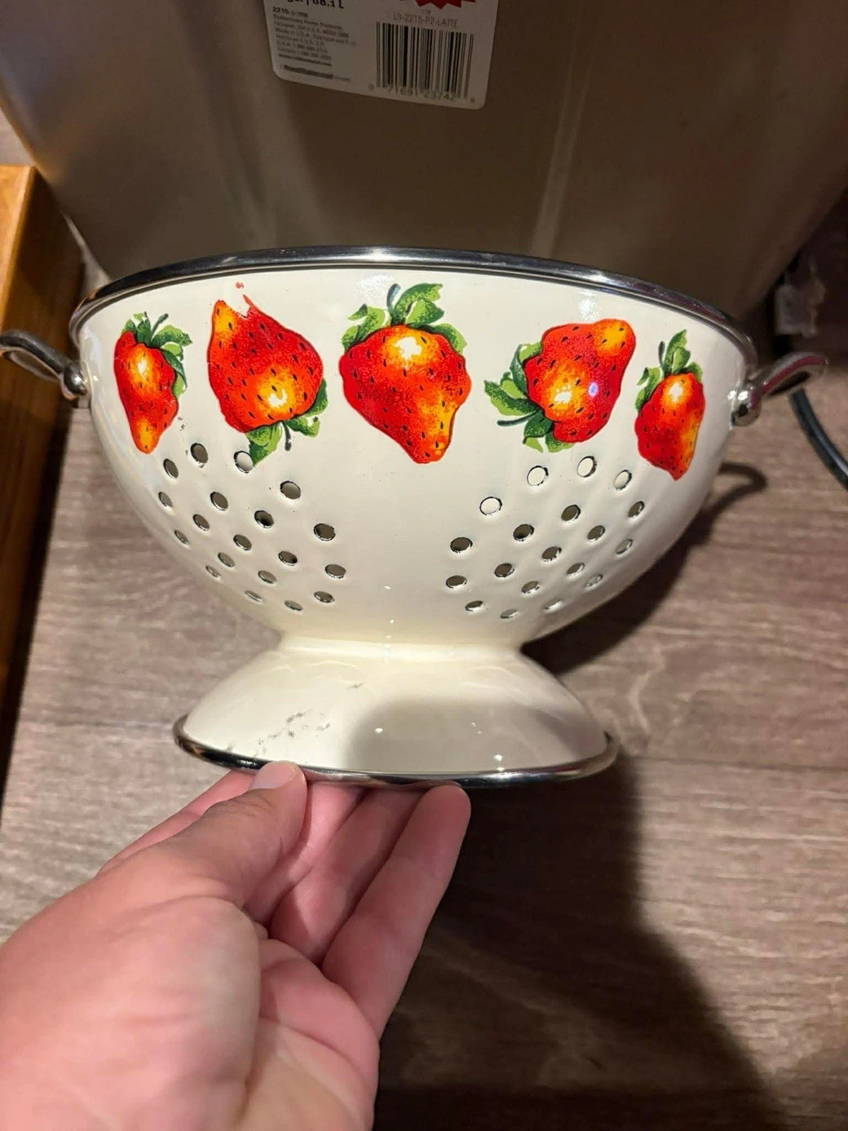 Vintage Kobe Footed Enamel 8.5" Colander With Handles~Strawberries Design
Opens in a new window or t
