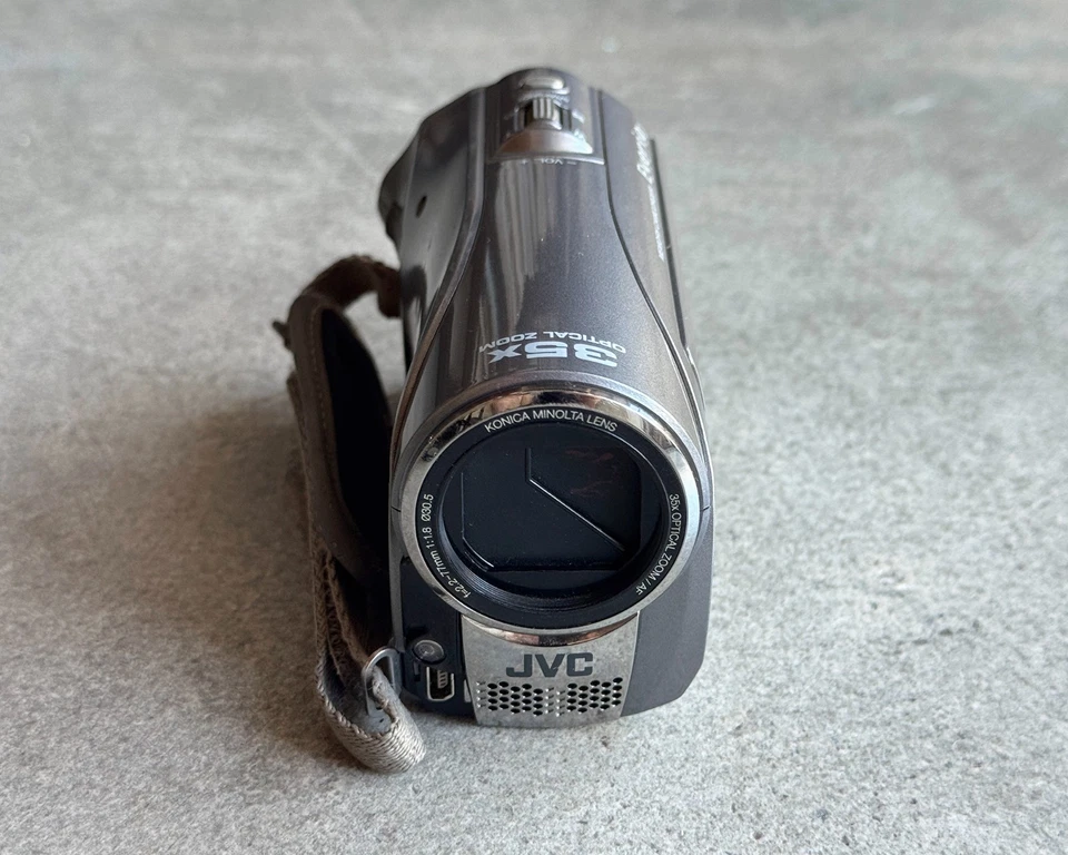 JVC GZ-MS100 Camcorder Silver Y2K CCD Digital Video Camera 2008 - TESTED - Image 3 of 4