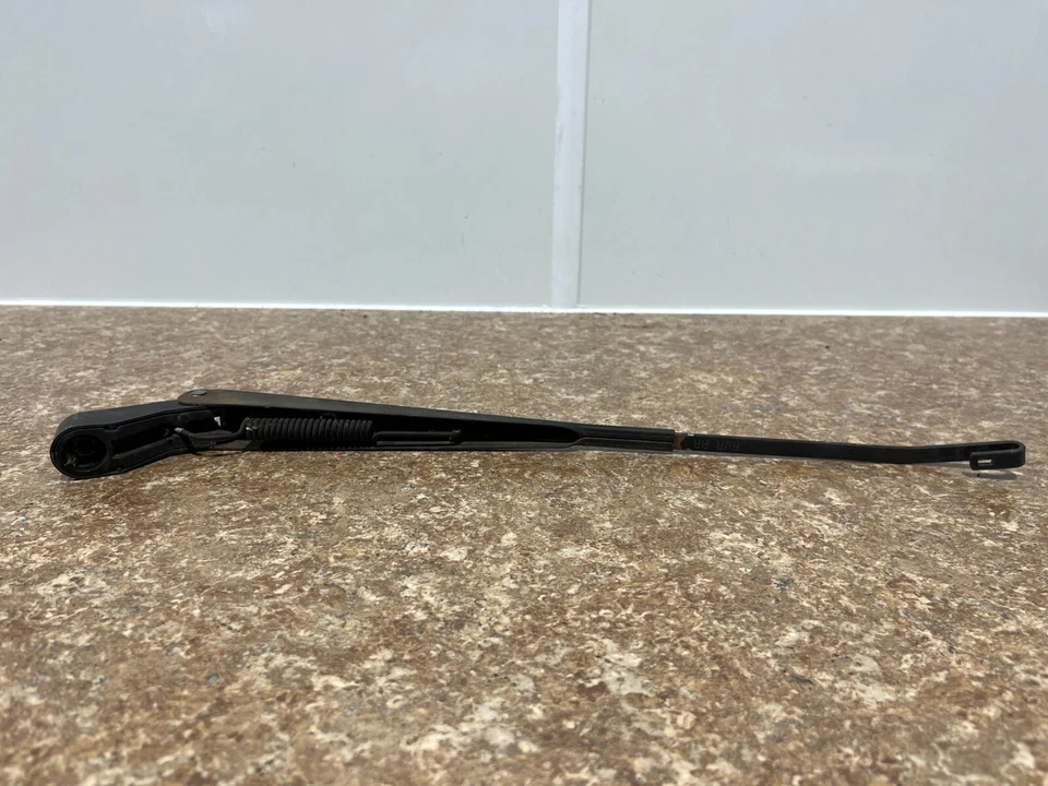 MITSUBISHI EXPO LRV 1993 brazo limpiaparabrisas trasero Foto 3 de 3