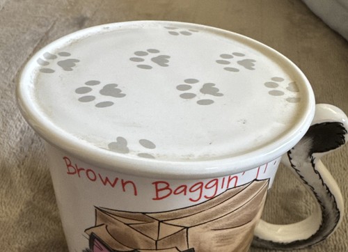 Tazza da caffè gatto casa grigia "Brown Baggin' It!" Con manico di coda, sottobicchiere / coperchio - Foto 8 di 9