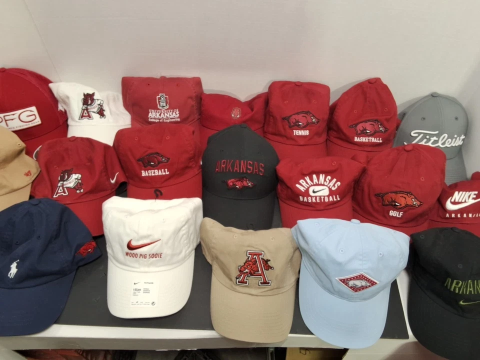 SOOIE!! - LOTE DE 34 SOMBREROS DE GOLF PINGÜINO/NIKE/TITLEIST Arkansas Razorbacks Foto 3 de 3