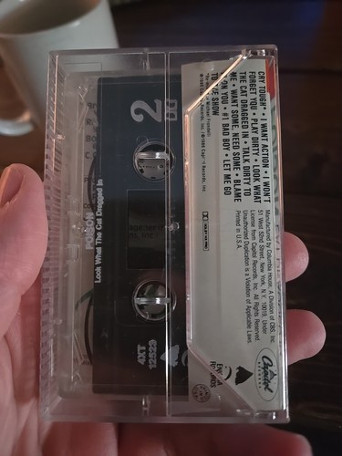 Poison Look What The Cat Dragged In Cassette Tape 1986 Capitol Vtg Rock Glam - Picture 2 of 3