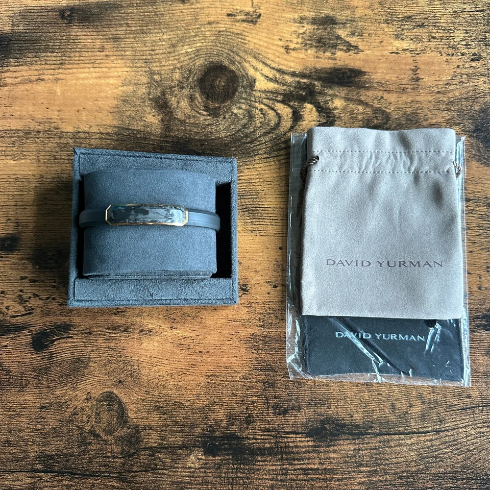Brazalete de goma David Yurman Streamline ID con carbono forjado en oro de 18 quilates - mediano Foto 2 de 4