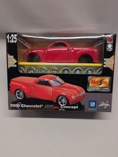 Maisto 1:25 2000 Chevrolet SSR Concept Red Di...