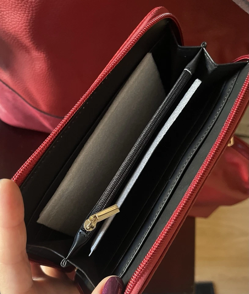 Colección MFK Wren Hobo de cuero vegano con bolsa y billetera de muñeca de Mia K-Red Foto 4 de 4