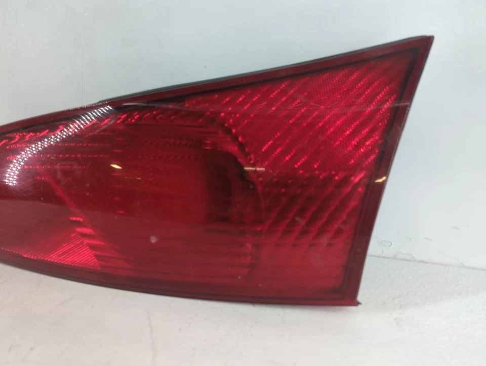 Luz trasera lateral izquierda Ford Focus 2003 conductor fabricante original UHMUG Foto 4 de 4