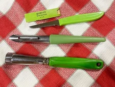 VT LOT 3 GREEN HANDLE BAKELITE/PLASTIC KITCHEN UTENSIL TOOLS CORERS PARING KNIFE
