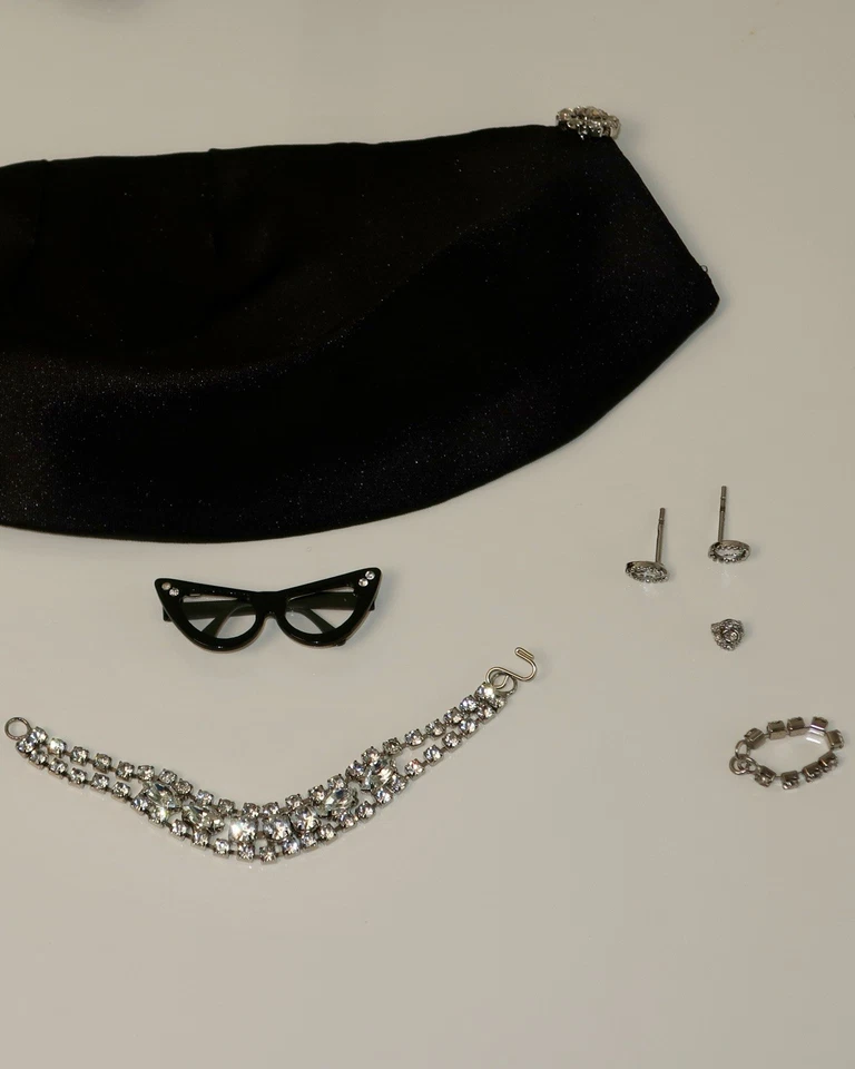 MINT INTEGRITY TOYS STILETTOS OUT CRIMINAL KITTY COMPLETE FASHION NUFACE - Image 2 of 2