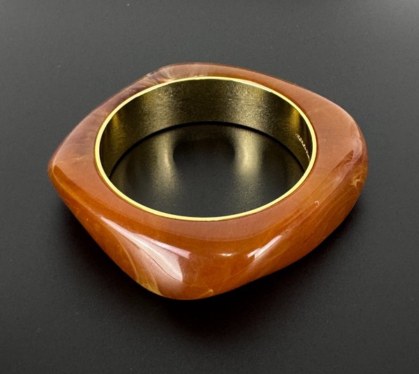 Alternate view of $150 Veronica Beard Nib Auth Tortoise Sculpted Resin Bangle Bracelet Gold Plated
