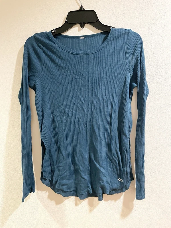 alo-yoga top shirt