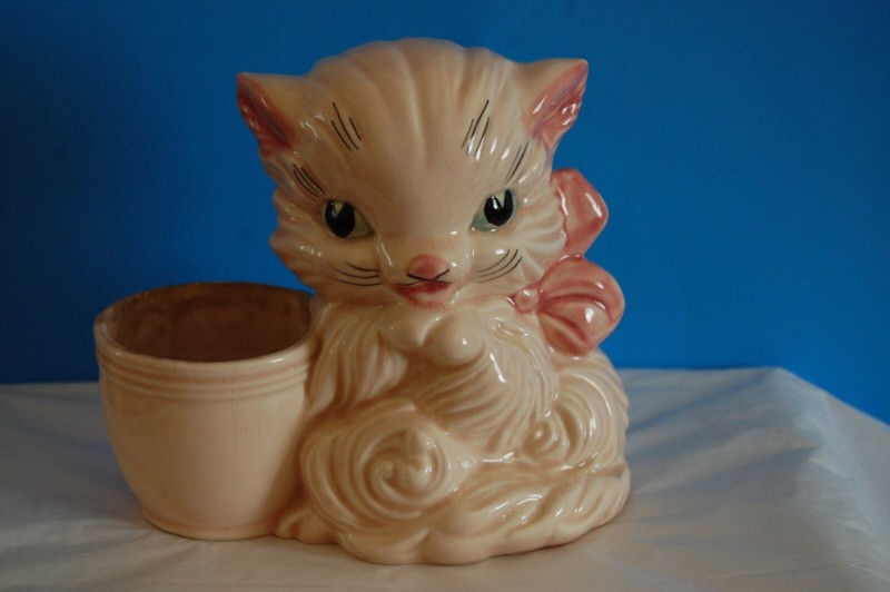 Hall Pink Cat Planter