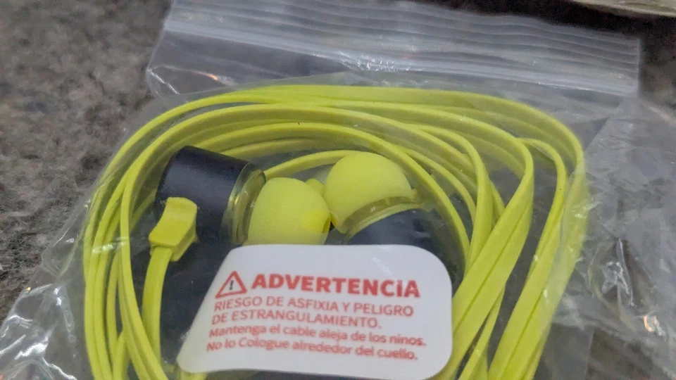 GPX R300CLR Armband Digital AM/FM Radio - Clear - See Thru - For Jail Prison - Image 4 of 4