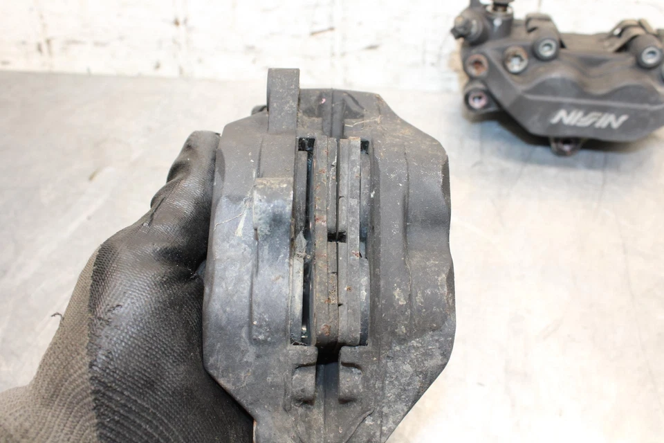 Juego de pinzas de freno delanteras derecha izquierda Honda CBR600F4i 2006 par de pinzas BB567 Foto 3 de 4