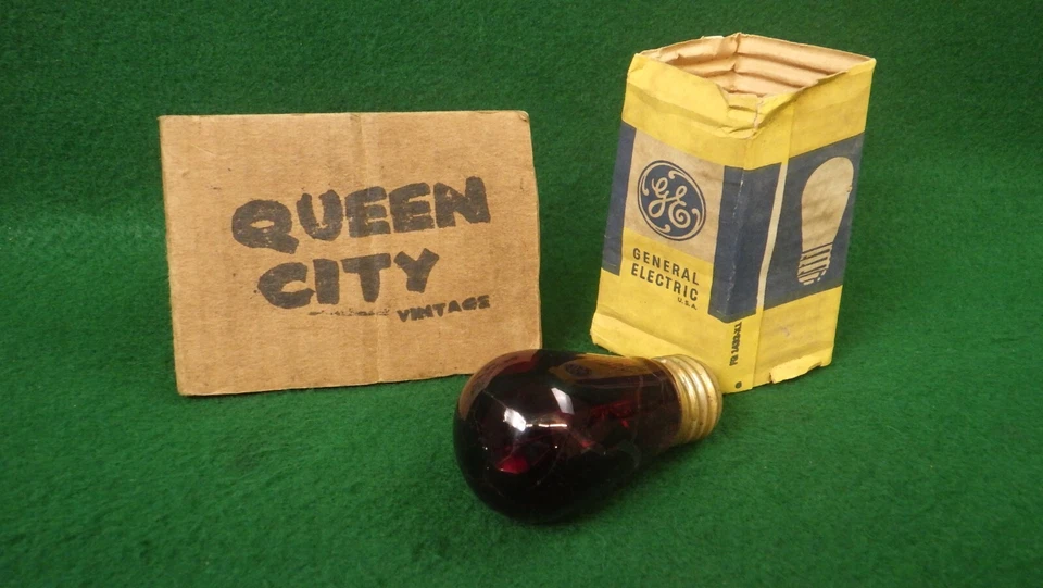NOS Vintage GE FG-1432 6S14 130V Red Light Bulb Standard Base S19 - Image 2 of 4