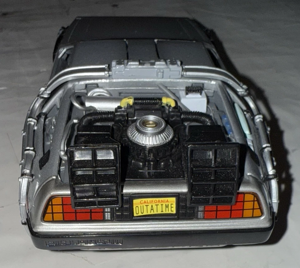 Back to the Future Delorean 1:24 Welly Model Car BTTF 2 Movie Time Machine RARE - Image 4 of 4