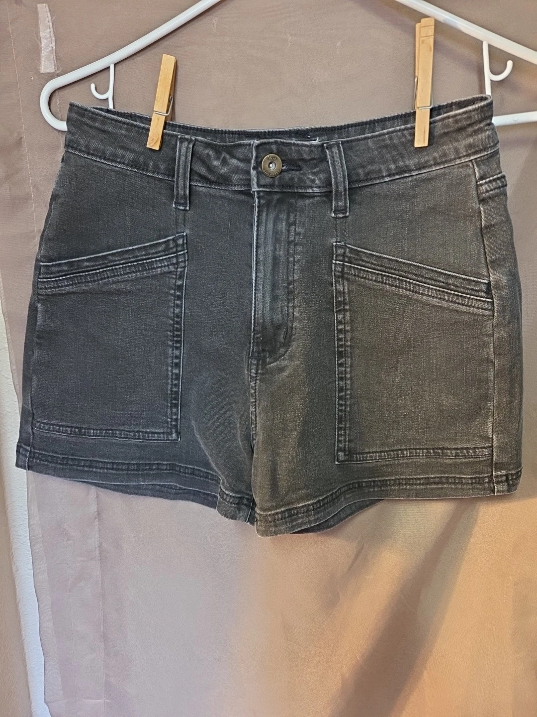 Pantaloncini jeans donna Vans neri in denim taglia 26 con tasche.