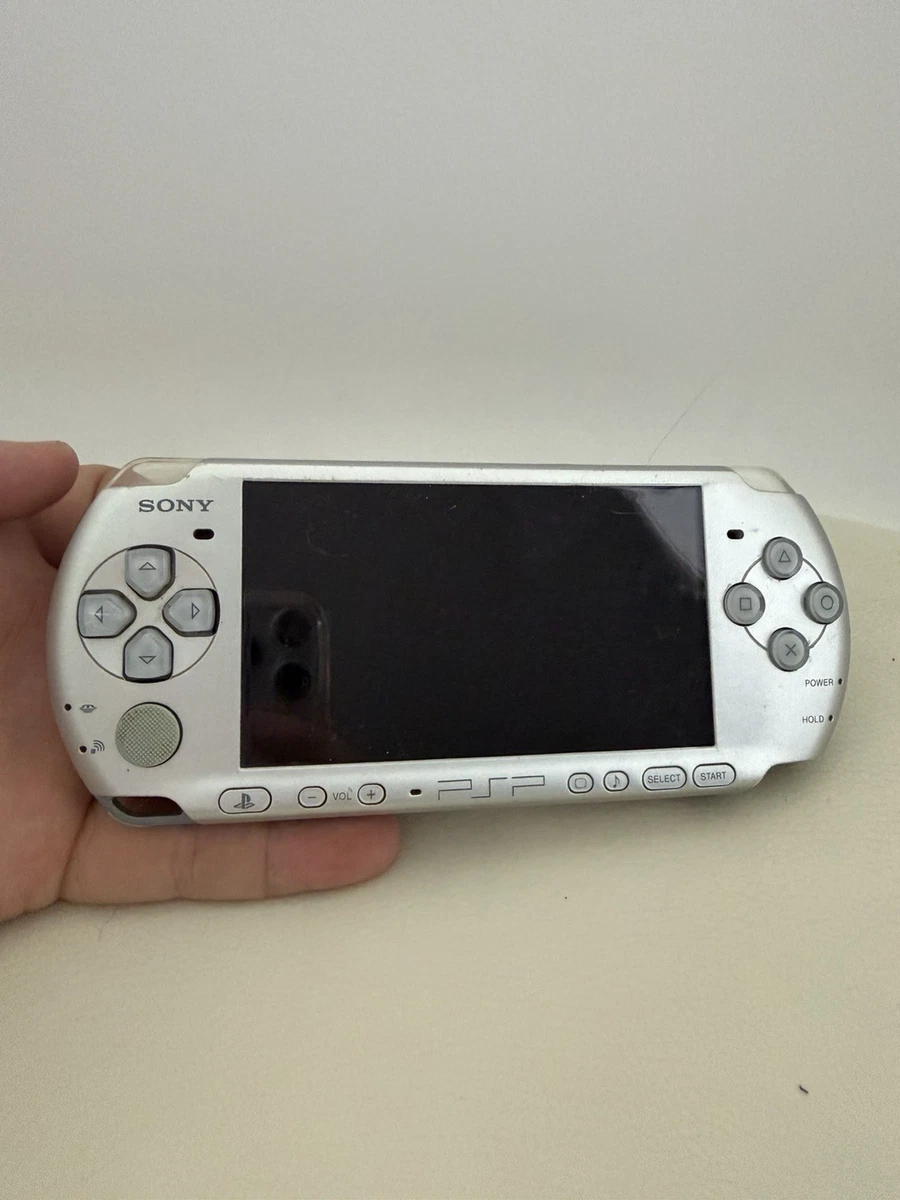 Sony PSP 3000 Mystic Silver +Battery+Charger+4GB Memory- L BUTTON DOESN'T WORK