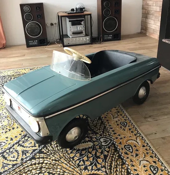 Moskvich pedal car hotsell