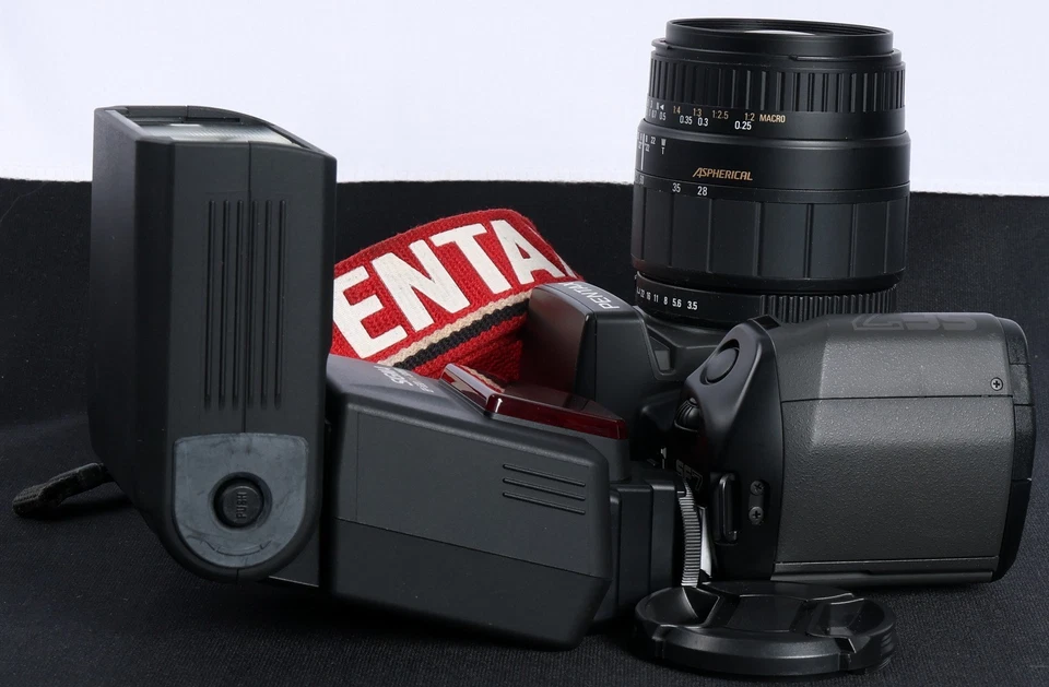 Pentax SF7 QD 35mm Film AF SLR + Sigma AF 28-80mm Asph Lens & EF-530DG Super Kit - Image 2 of 4