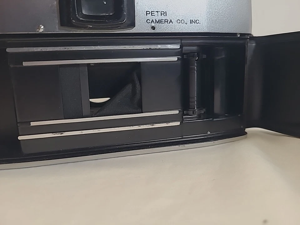 Cámara fotográfica Petri FT 419976 vintage de 35 mm hecha en Japón sin probar como está Foto 3 de 4