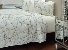 Rizzy Home Julian Quilt in Ivory Twin XL  70” x 86” New