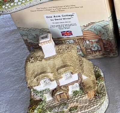 David Winter One Acre Cottage with Certificate Of Authenticity & Box MINT