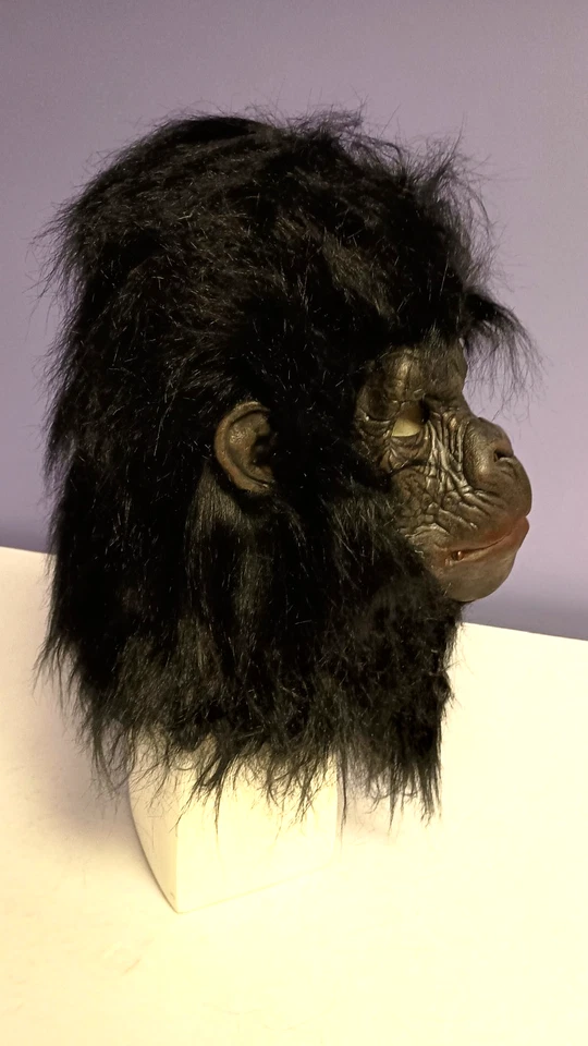 Disfraz de gorila adulto 6 piezas traje negro de piel sintética con máscara de látex manos y pies M/L Foto 3 de 4