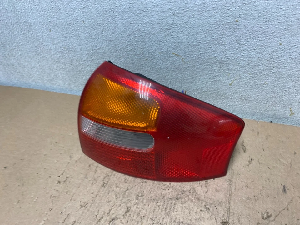 Audi A6 2002 2003 2004 sedán OEM pasajero derecho luz trasera lateral derecha OEM S5200 DG Foto 2 de 4