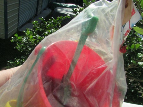 RARE 1950'S SOFT PLASTIC SAND TOYS PAIL,SHOVEL, SIFTER MINT IN PACKAGE DIME STOR - Picture 6 of 6