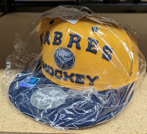 Buffalo Sabres NHL Reebok Center Ice Flat Bill Stretch eng anliegende Mütze S/M NEU - Bild 1 von 6