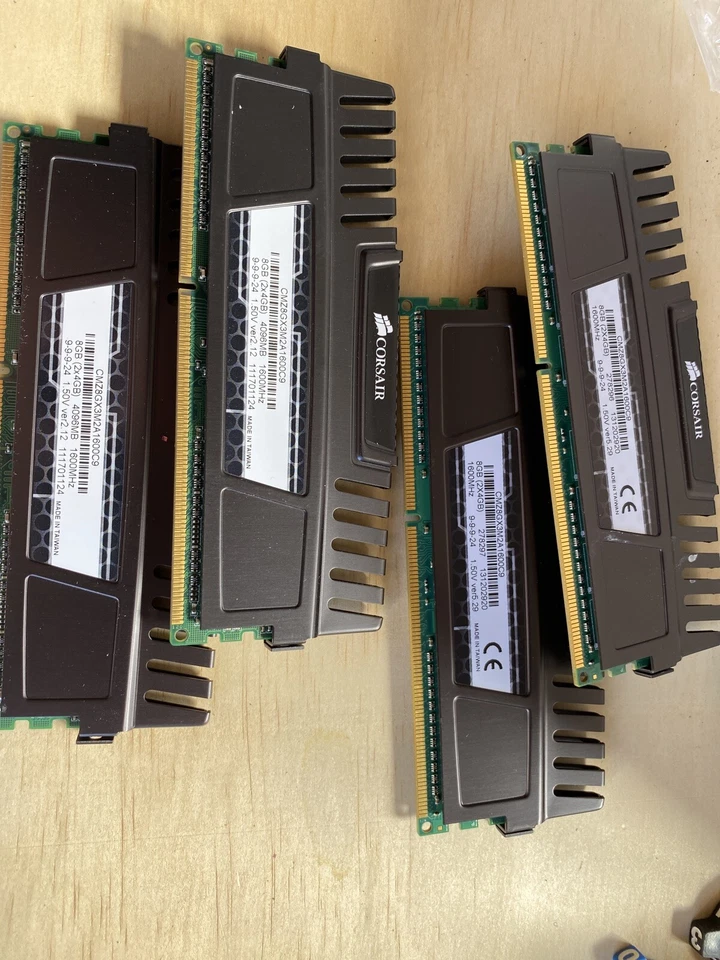 Corsair Vengeance 16GB (4 x4GB) DIMM DDR3 1600 PC3-12800 CMZ8GX3M2A1600C9 - Image 4 of 4