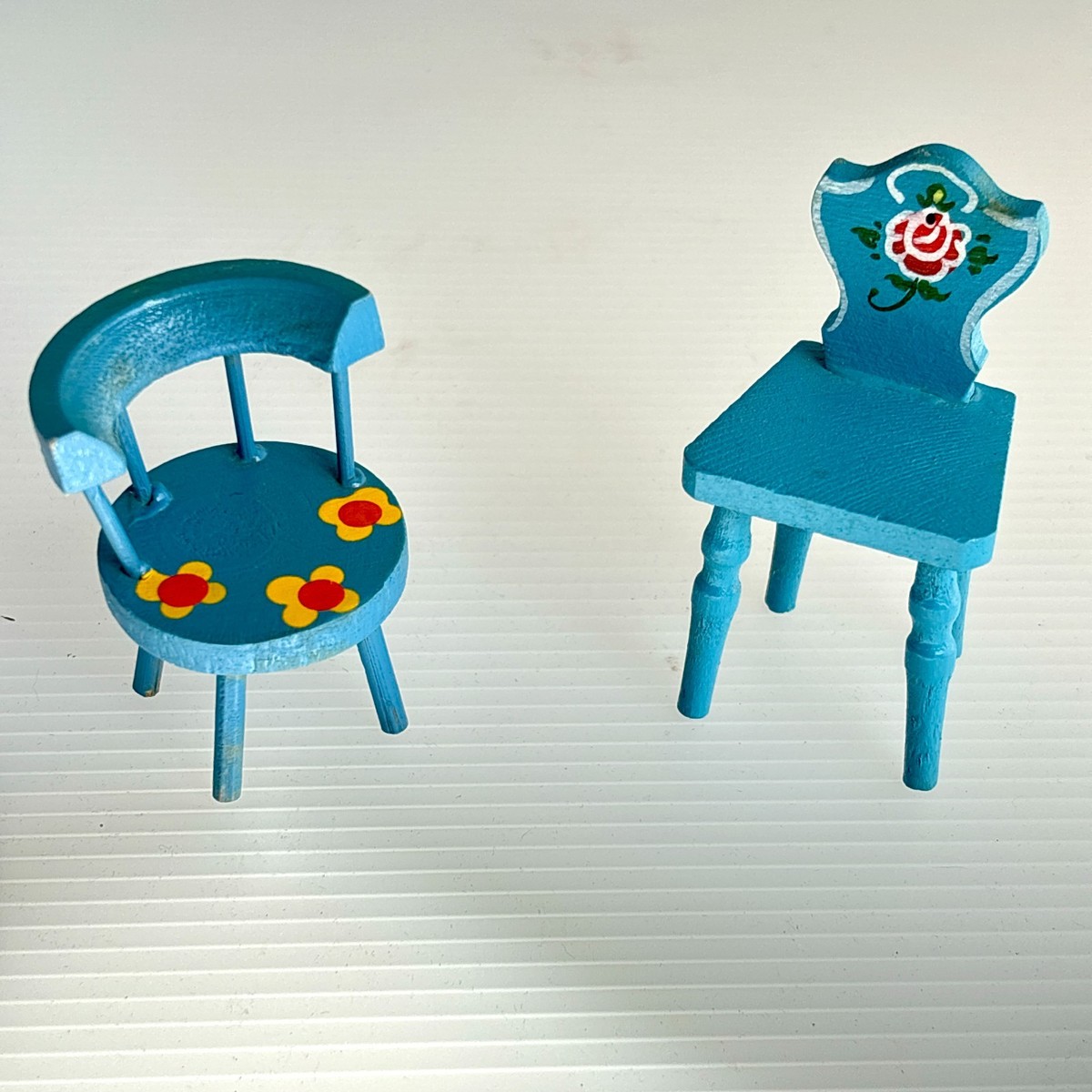 小物 vintage works DH4745 Vintage Miniature Painted Wood Chairs Blue Floral Dollhouse Dora