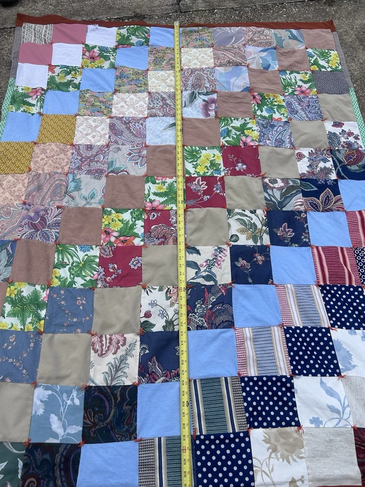 Edredón vintage de mediados de siglo hecho a mano de granja con coloridas formas geométricas Foto 3 de 4