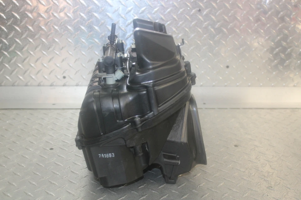 2007 HONDA CBR600RR AIRBOX AIR INTAKE FILTER BOX 17220-MFJ-D00 17240-MFJ-D00 - Image 3 of 4