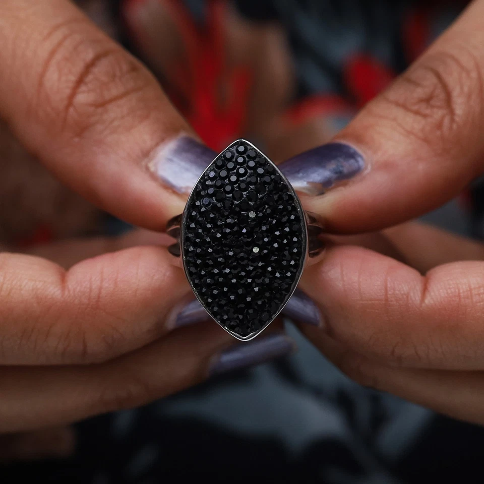 Anillo QVC Acero por Diseño Acero Inoxidable Pavé Diseño Marquesa Cristal Negro Talla 8 Foto 2 de 4