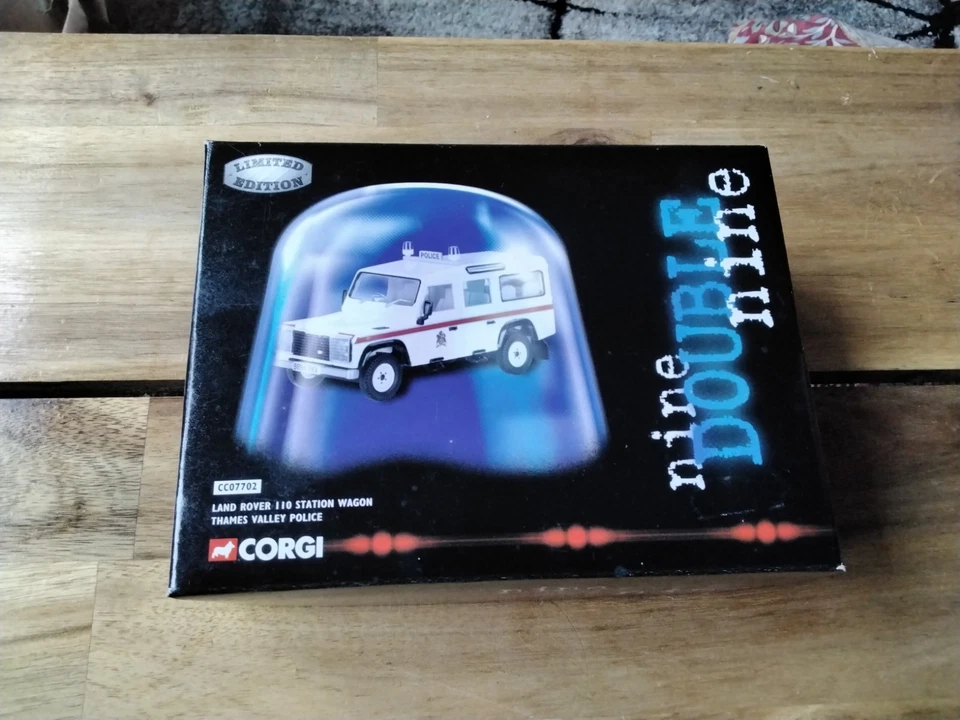 Corgi CC07702 Land Rover 110 Station Wagon - Thames Valley Police - 1:43 No.74 - Image 3 of 3