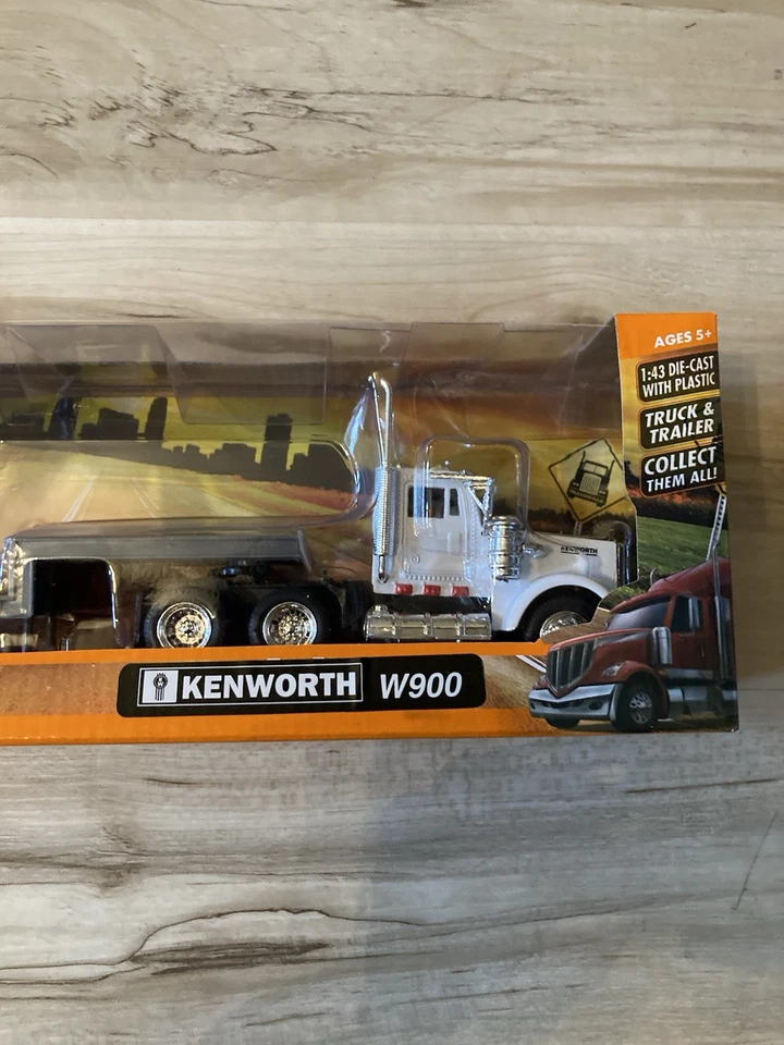 New Ray Kenworth W900 Truck White & Excavator Flatbed Trailer 1:43 Long Haul New - Image 4 of 4