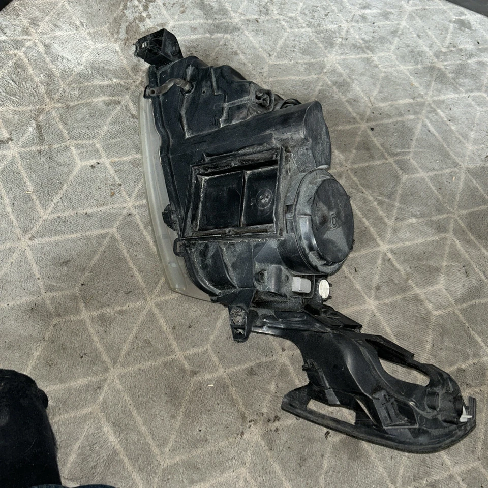 Unidad de faros Saab Valeo 79006423 Drivers OS. Algunas nubes pero todavía sin circular transitables Foto 2 de 3