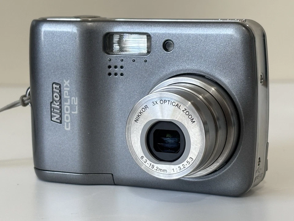 Nikon Coolpix L2 6.0MP Compact Digital Camera With Case & SD Card Vintage Rare - Image 2 of 4
