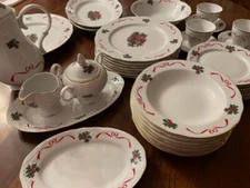 BASKET OF CHEER Menuet (Poland) ~Holly/Ribbon/Embossed Dinner Salad Cream/Sugar